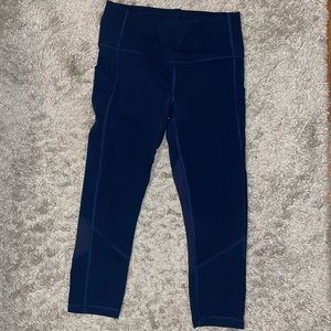 Lululemon base pace crop size 6 navy